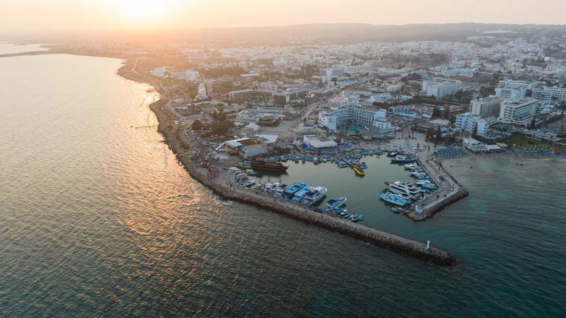 Blue Harbour Boutique Aparthotel Agia Napa 3*,  Chipre