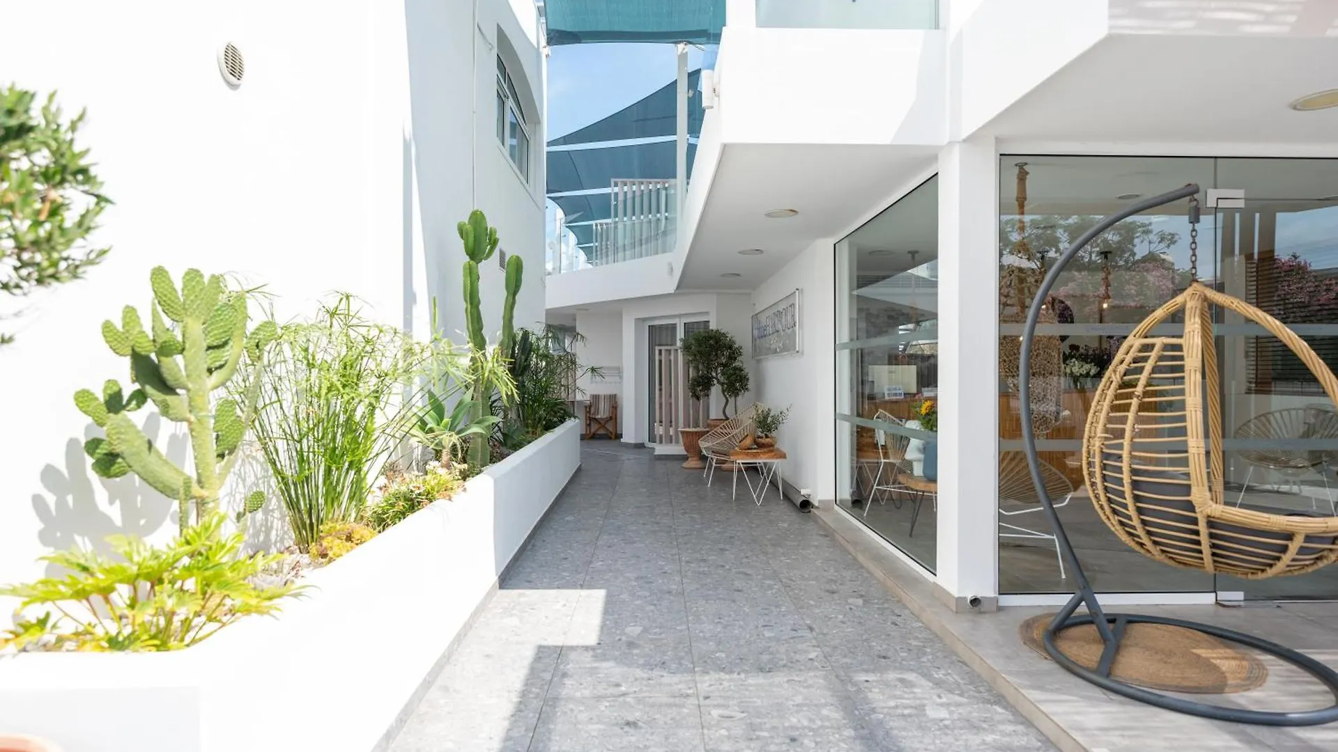 Blue Harbour Boutique Aparthotel Agia Napa 3*,